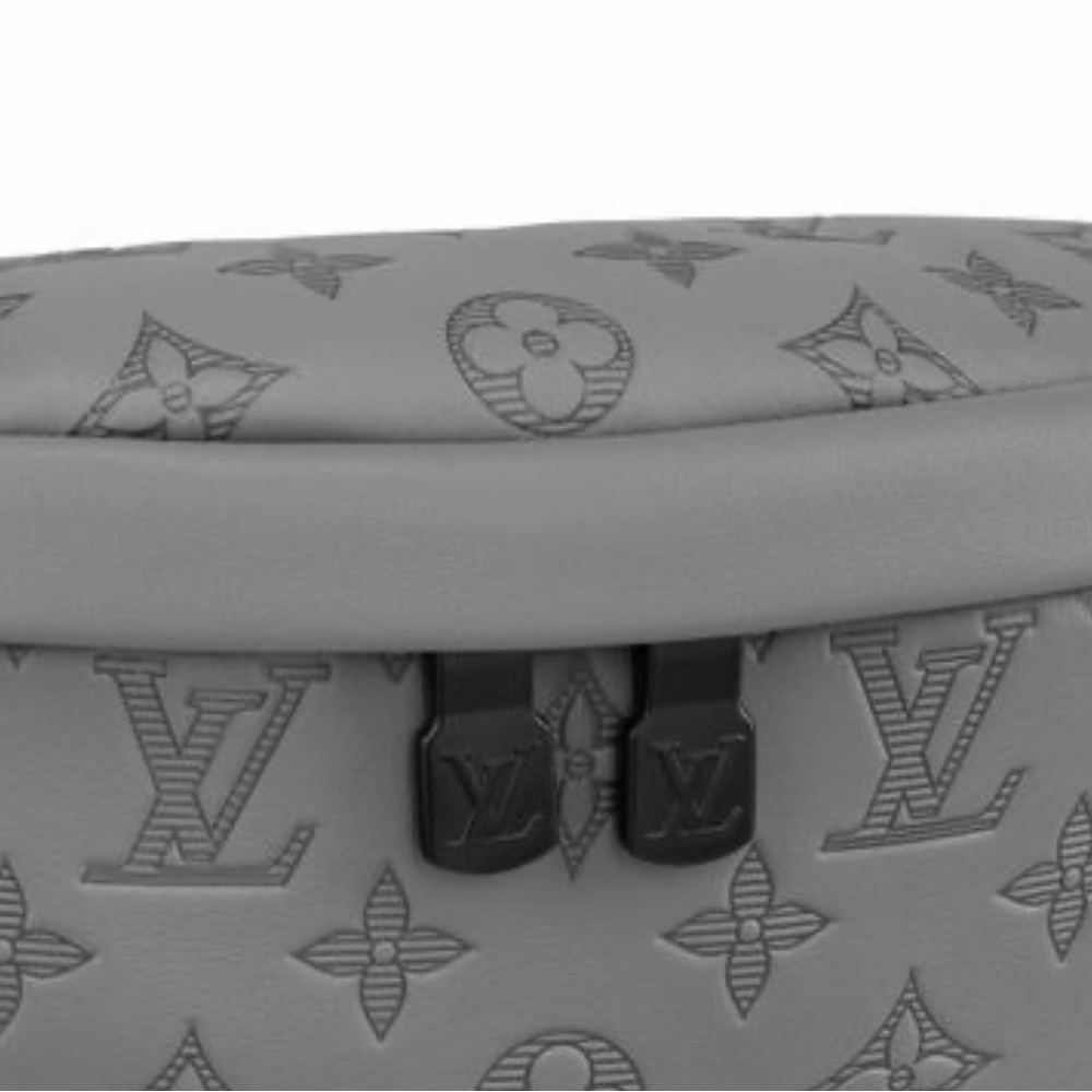 Louis Vuitton Discovery Bumbag View 2